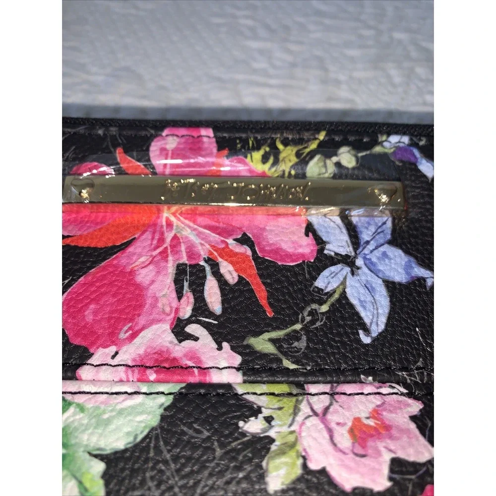 Betsey Johnson Double Zip Wristlet/Pouch‎ Black Floral XOTALLI, MSRP: $58